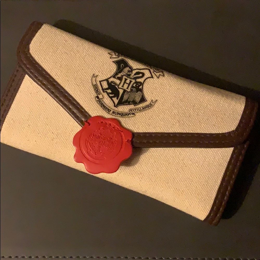Harry Potter Hogwarts letter wallet